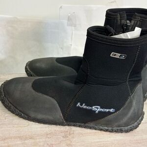 Black Athletic scuba shoes wet suit size 11